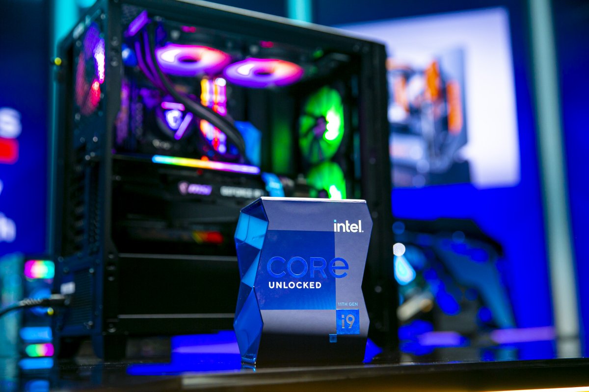 IntelGaming's tweet photo. This past #ModMondays is a treat to look at! 🍮

Assembled by our comedic duo, @Robeytech &amp; @yougellyy, this build has us all feeling a little jelly inside.

🤝 @msigaming &amp; @crucialmemory https://t.co/UOosspiN1k
