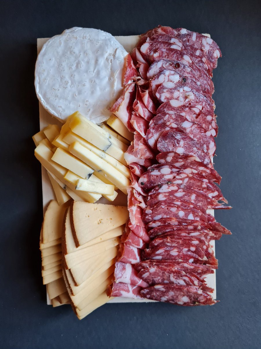 Mañana vamos a CABA y AMBA a llevarles nuestras cajas de fiambres de campo. Ya pediste tus provisiones para el finde largo? Hacenos tus pedidos por DM o WhatsApp 11-6443-2014