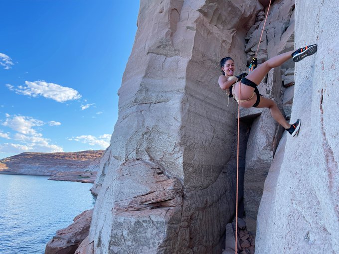 1 pic. Rappelling but make it slutty ?  did a 200 foot cliff over the weekend ? https://t.co/vZ9BuWj