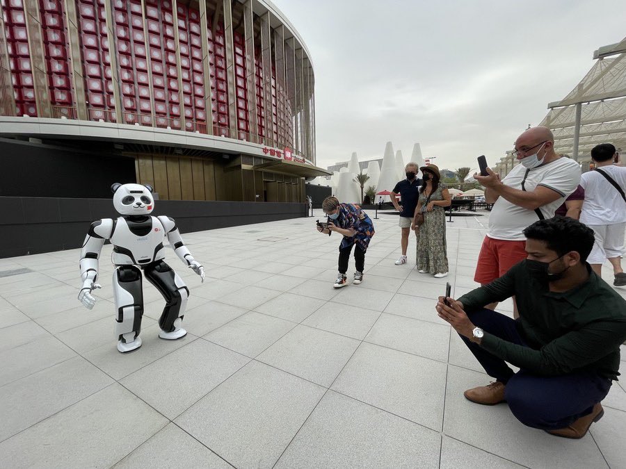EmbChinaMex's tweet photo. 🐼Si eres fanático de los pandas, no te pierdas la Exposición Panda 🐼 inaugurada el lunes en el Pabellón de China de #Expo2020Dubai. ❤️
🤖️Los robots panda saludan a los visitantes y envían regalos en medio de la exposición. 😍🔗https://t.co/J4OYBIM0E6 https://t.co/6CRpYuv20D