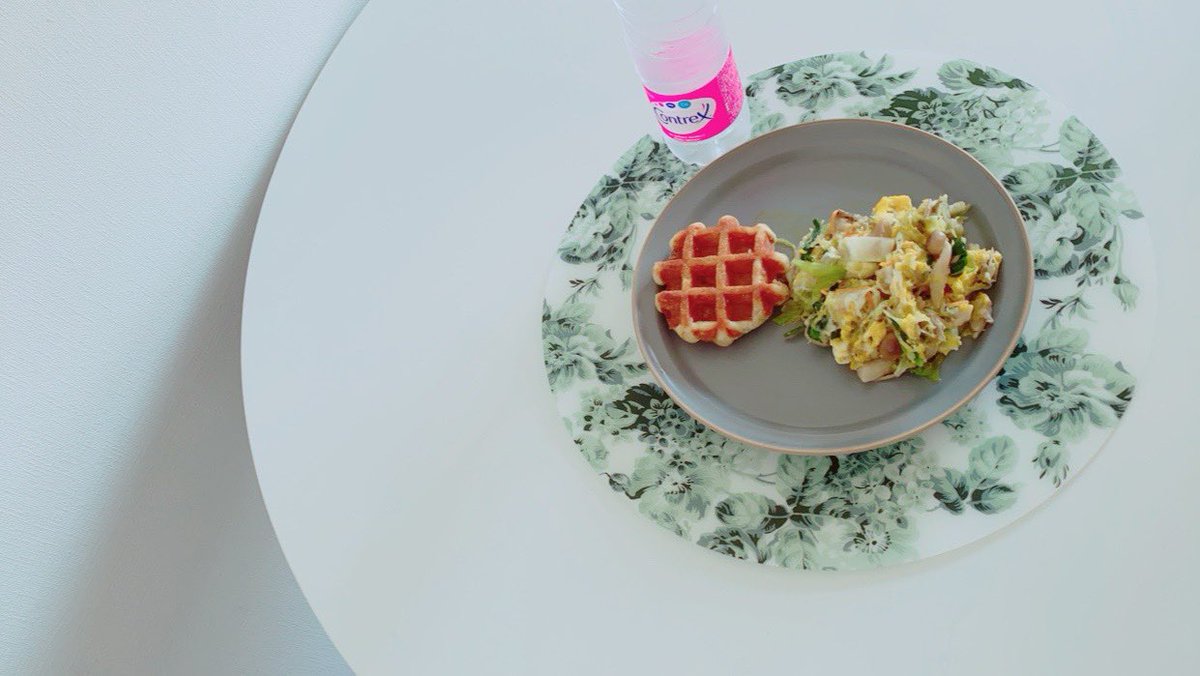 necosana's tweet photo. #朝ごはん
野菜ｷﾉｺｽｸﾗﾝﾌﾞﾙｴｯｸﾞ、ﾜｯﾌﾙ︎︎︎☺︎
味付け #ｱﾝﾁｮﾋﾞ #ﾊｰﾌﾞ https://t.co/d7G3cYr0sw