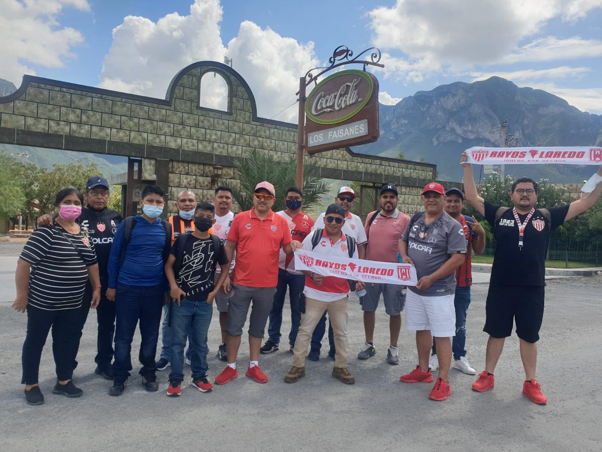 comando_necaxa's tweet photo. Parte de La Banda de Rayos Que sé hizo Presente en San Nicolás el Pasado fin de semana!!!
"De Frontera a Frontera"
#H3roicaRojiblanca
#RayosLaredo
#ComandoRojiblanco https://t.co/GQGiEl6nhq