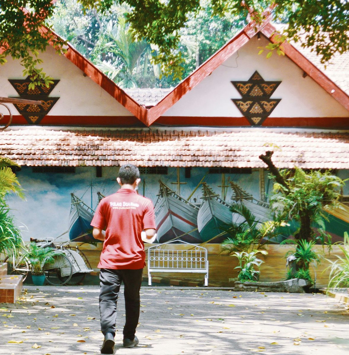 Pulau Dua Resto tweet media