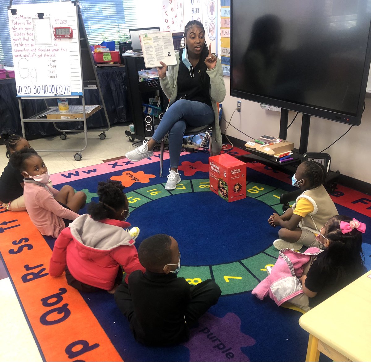 tasha_reads's tweet photo. It’s a Reading Mastery kind of morning! 🎧🎶Music to my ears. We are so excited @YoungPREP_HISD about the growth we are experiencing. #SmallGroupsMatter 👩👩👧👦#ToInfinityAndBeyond 💫🌙#ReadingTakesYouPlaces 📖📚@selenenedrogers @ShanicaMitchell @PaulaHisd https://t.co/iss0Eawter