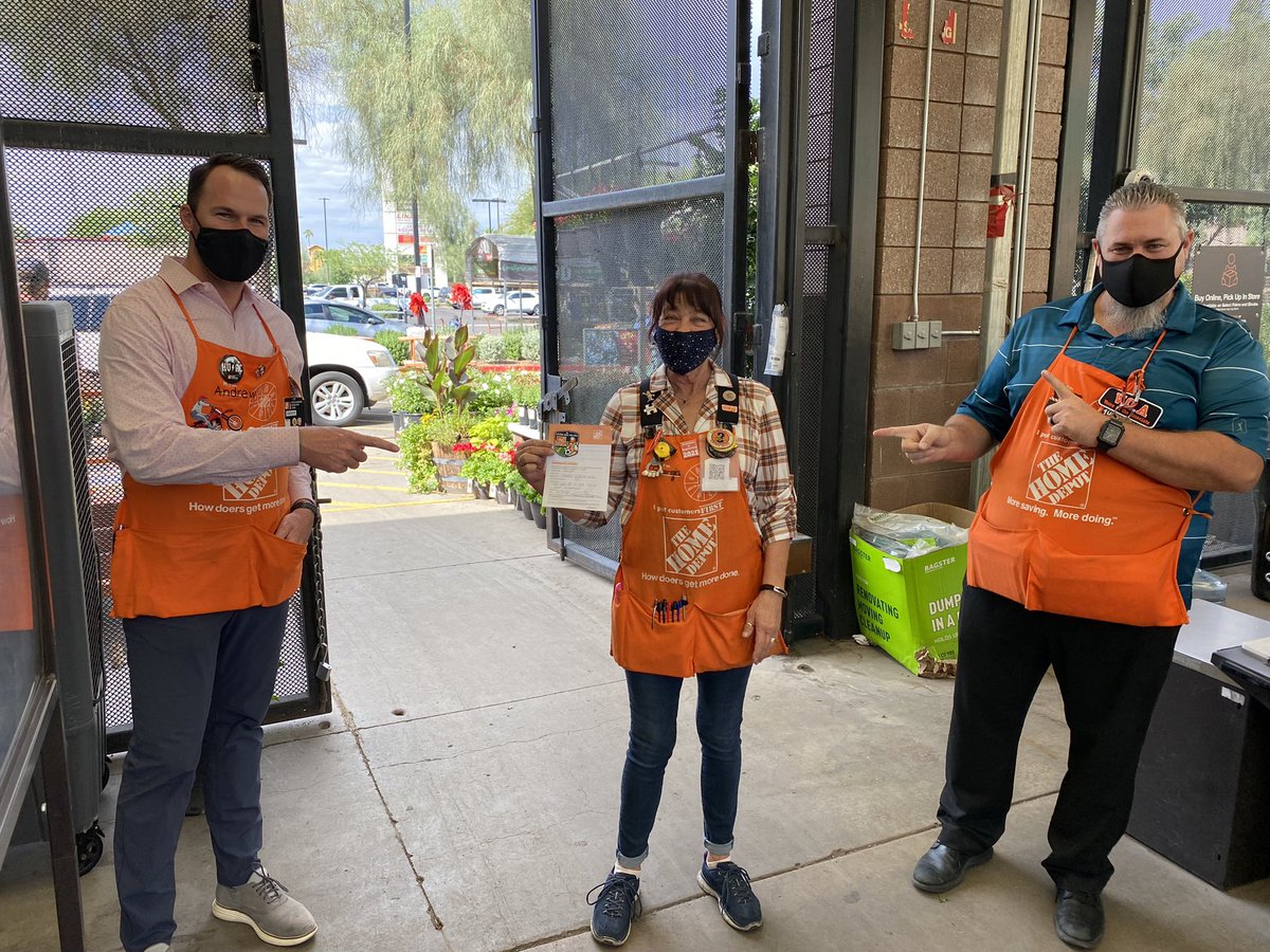 Recognizing SASM Stephanie for her outstanding leadership and Cashier Georgia for taking care of our customers!! <a href="/VernonDay9/">Vernon Day</a> @DHRM_mjackson #TeamAvondale <a href="/THD_Stephanie/">Stephanie Brooks</a>