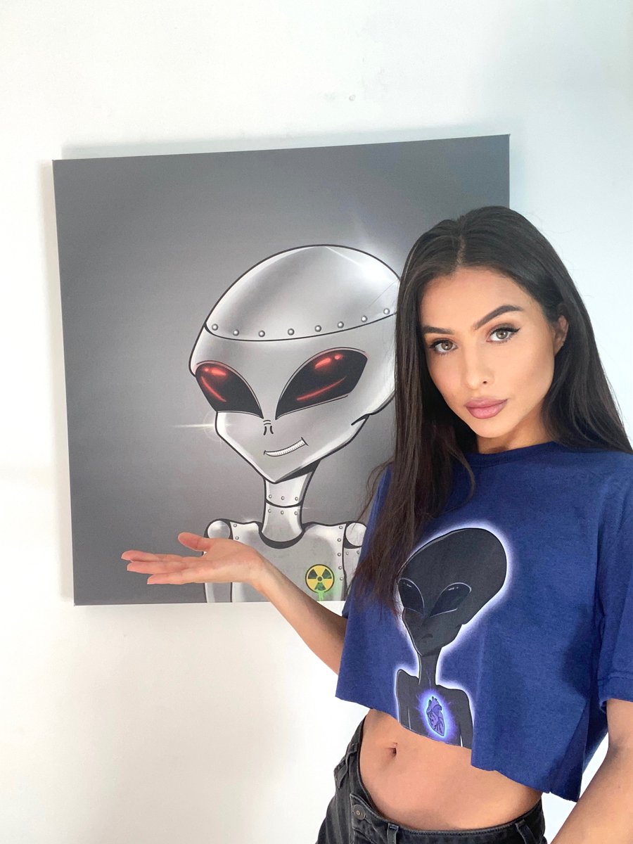 Hi! I wanted to introduce myself, my name is Ingrid, I’m the artist for <a href="/invadersnft/">invadersnft</a> 🖖🏼👽 check out our collection on opensea.io/collection/inv… 

And let’s chat on Discord! 

discord.gg/GjWbtHvt