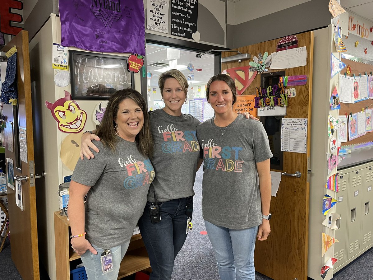 First grade team rocking their team shirts on teamwork Tuesday <a href="/EddinsElem/">Eddins Elementary</a>! <a href="/mrs_nyland/">Mrs. Carrie Nyland</a> <a href="/kquisenberry3/">Kristine Quisenberry</a> <a href="/mrs_mlindsey/">Meghan Lindsey</a> #mymisd
