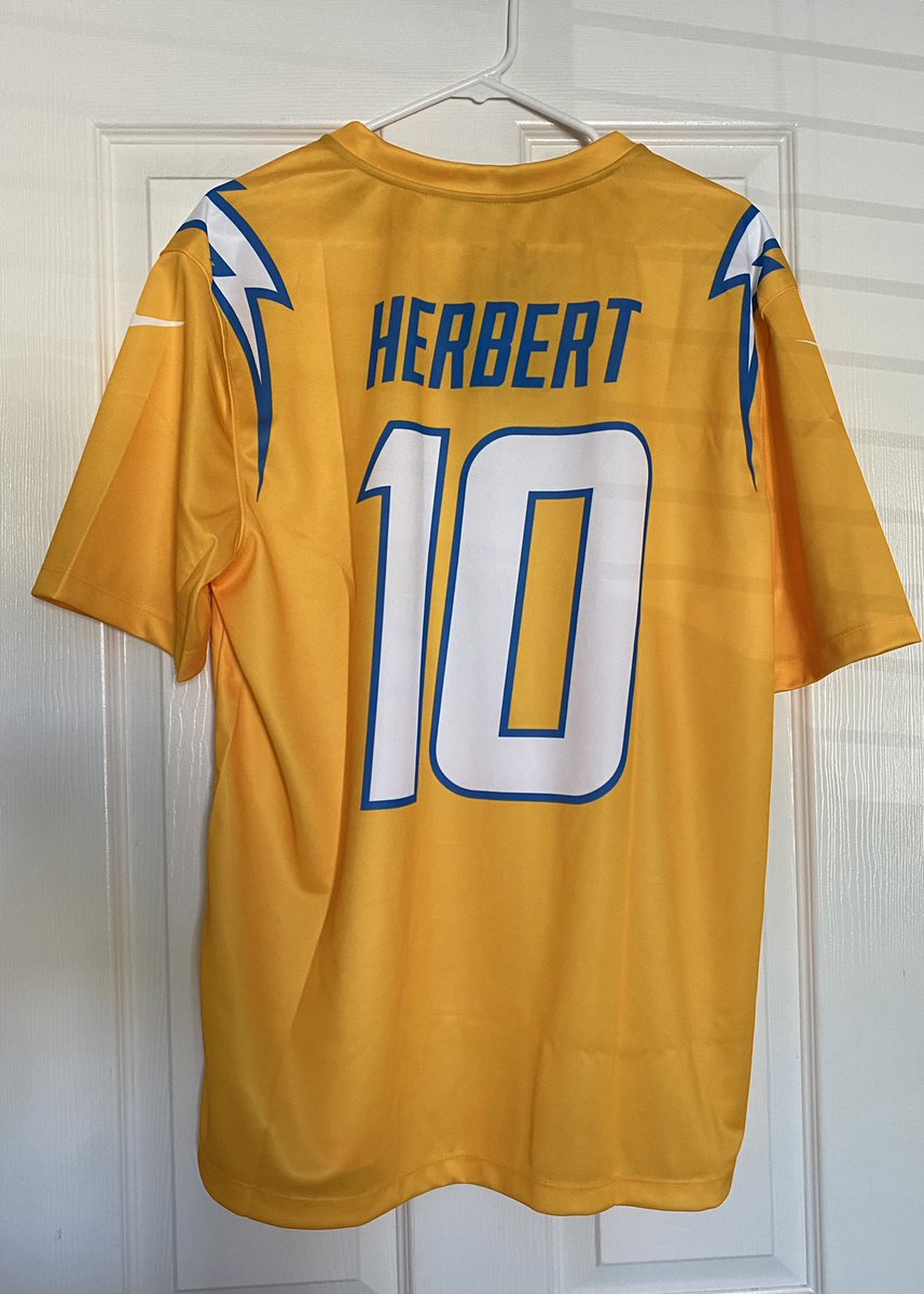 Shoutout to my pretty lady for the new Herby jersey! Feels even better right after a <a href="/chargers/">Los Angeles Chargers</a> win!⚡️⚡️⚡️ <a href="/CaleroPaulina7/">Paulina</a>