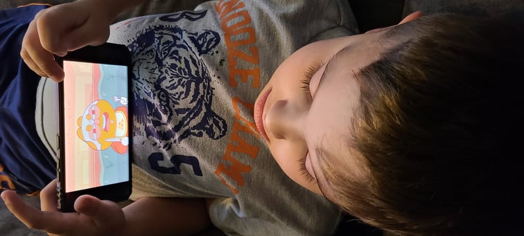 Deetoldme's tweet photo. @JesseCox My 5 yr old LOVES you. When ever he can he's watching you on YT. Al Pastor 1:46 is his current fav. He looses it every time he watches it. 🤣 When I'm watching you he will come running to watch with me. @JesseCox bringing families together 🥰 https://t.co/Stm8dhGJtl