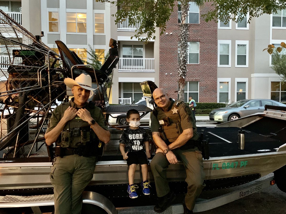 OrangeCoSheriff's tweet photo. A successful #NationalNightOut @
Avalon Park Property Owners Association. A community field with #organizedfun. https://t.co/ly23Dxt5u5