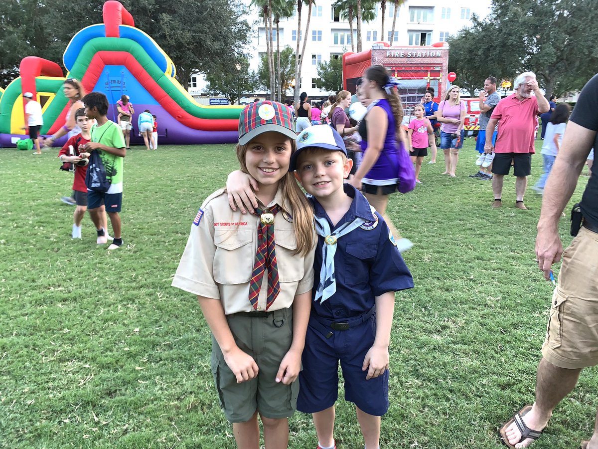 OrangeCoSheriff's tweet photo. A successful #NationalNightOut @
Avalon Park Property Owners Association. A community field with #organizedfun. https://t.co/ly23Dxt5u5
