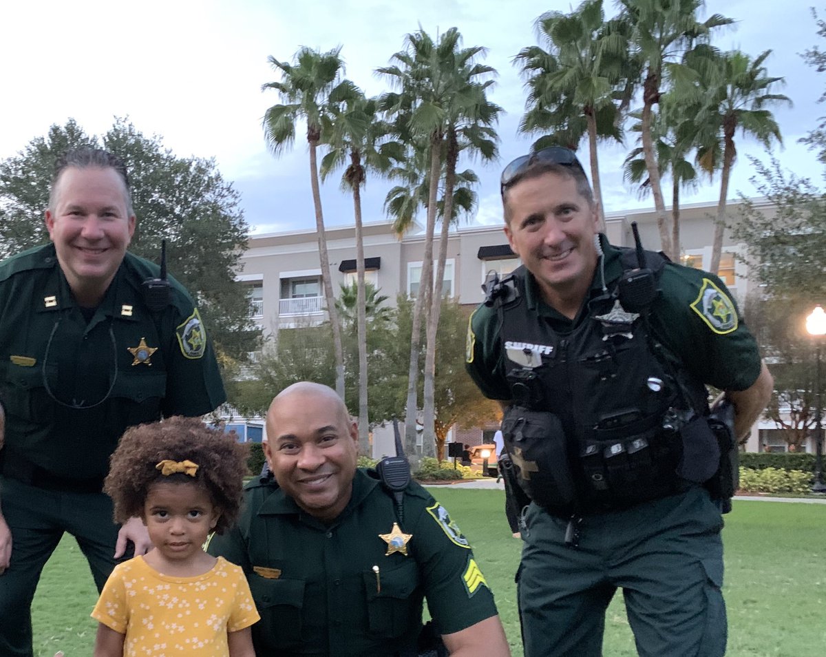 OrangeCoSheriff's tweet photo. A successful #NationalNightOut @
Avalon Park Property Owners Association. A community field with #organizedfun. https://t.co/ly23Dxt5u5