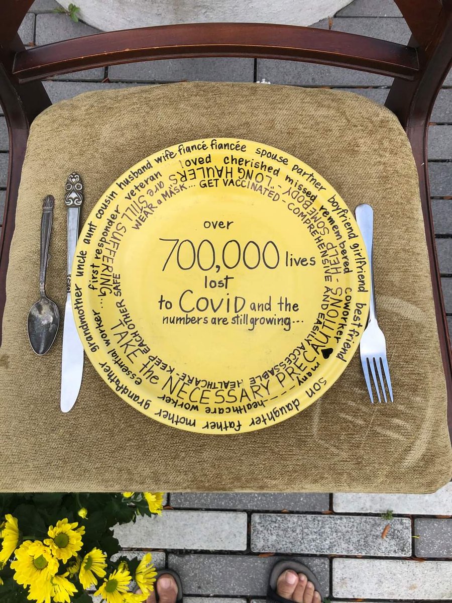 SurvivorsChange's tweet photo. #EmptyChair in Illinois: One for all lives lost, one filled with all the medical equipment used by a long hauler. 💛 

Join us here: https://t.co/4srTNpB9vT #Covidweekofaction https://t.co/jFdvsRc9dQ