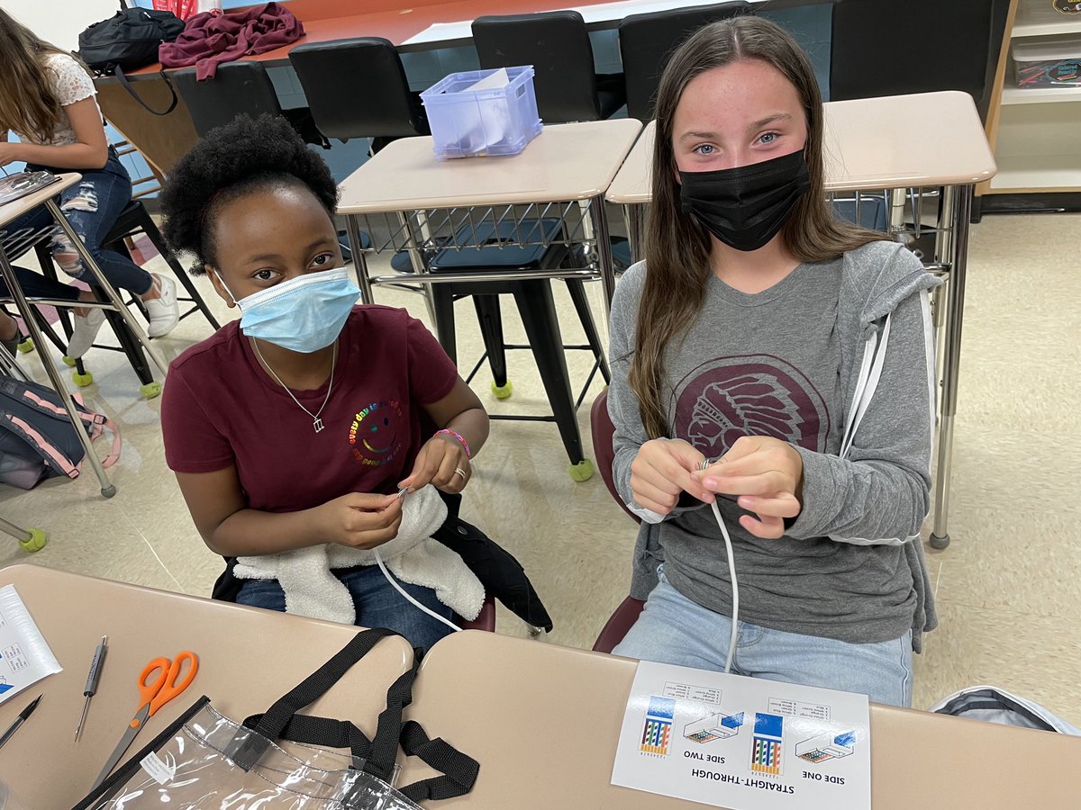 CWMS_office's tweet image. On Friday, some seniors from Mrs. Thomaschek’s Cisco Academy class came to the Algebra classes to work with our students and talk about the class. They taught them how to make Ethernet Cables. #CWway #CWMSchangemakers