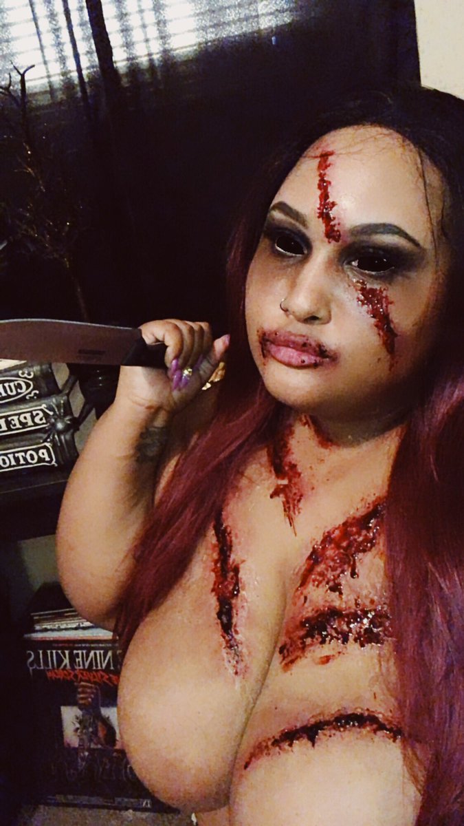 Thirteen Ghosts is on rn so here’s me as the Angry Princess again.