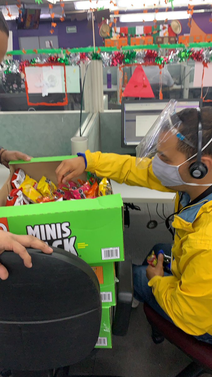 #WeAreMetro Here on our home <a href="/metrobyTMOCDMX/">CDMX</a> we are proud of our fabulous agents #PurpleLIFE thanks a lot for this amazing job that you make every day #customerserviceweek2021 chips and soda day 💜<a href="/jayndallas55/">PJ Moore</a> <a href="/Josie_MPCS/">Josefina Garcia</a> <a href="/oscaruizqasuper/">The voice avanger</a> <a href="/JoePreston01/">Joe Preston</a> <a href="/JonFreier/">Jon Freier</a> <a href="/HPDEC1969/">Hector Perez</a>