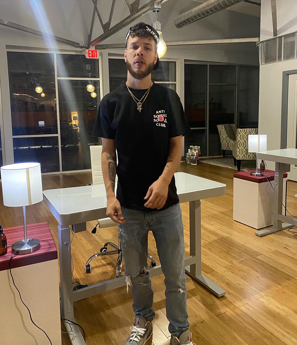 DrewRill tweet media