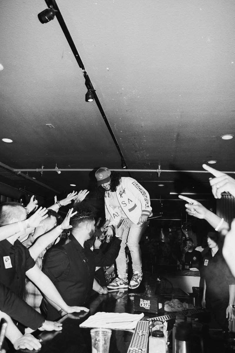 russdiemon's tweet photo. hold on tight https://t.co/VNHpKzHniE