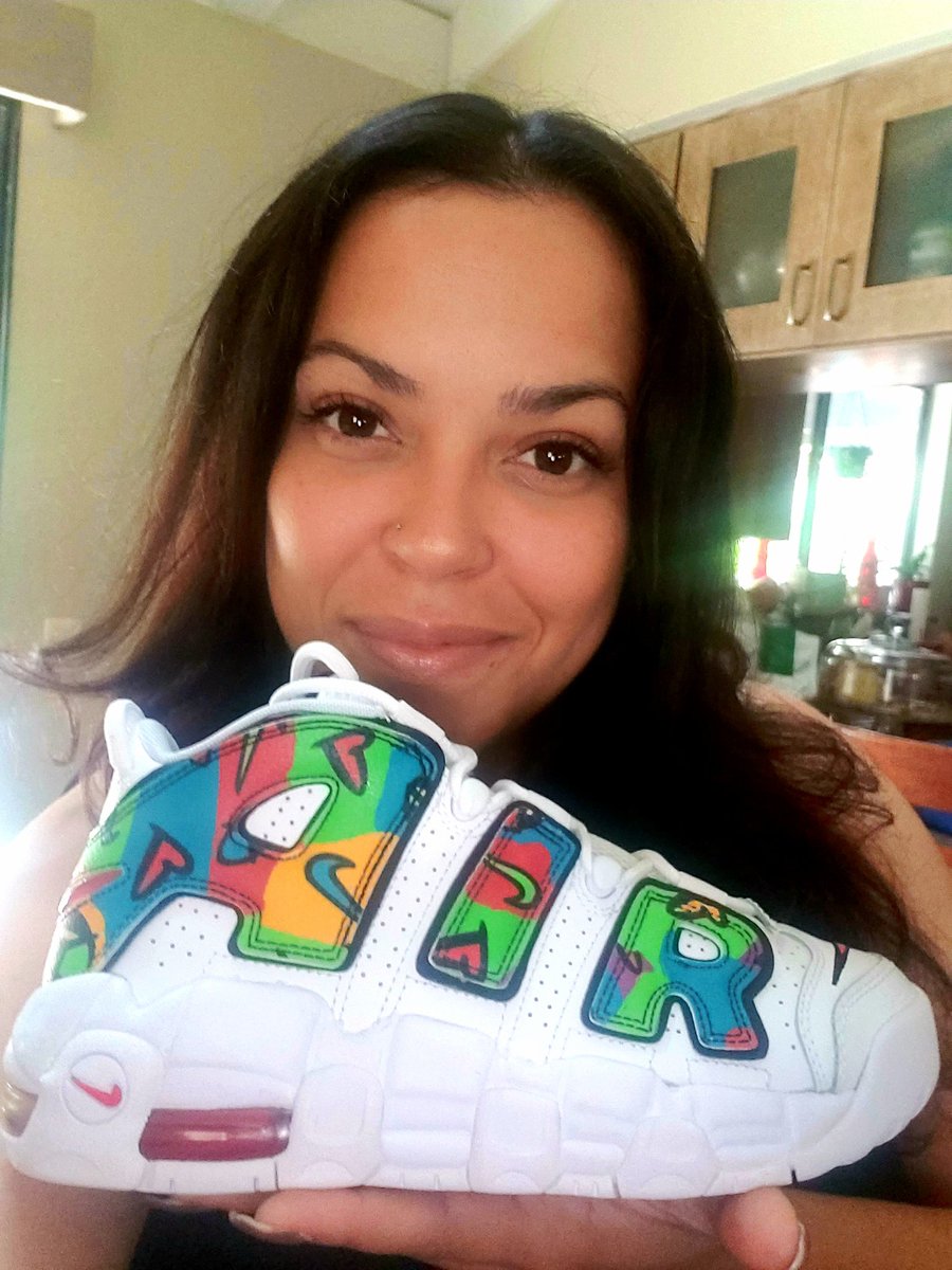 My brother knew the assignment...

And he came in for the WIN with my birthday gift!
❤️☮️🏀❤️☮️🏀❤️☮️🏀❤️☮️🏀❤️☮️🏀❤️☮️

#NikeAirMoreUptempo #LovePeaceAndBasketball <a href="/Nike/">Nike</a> #ItsMyMFbirthday
