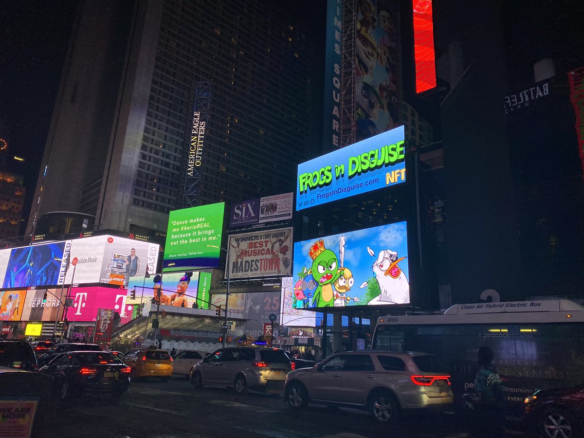 TyFlyBroski's tweet image. Cool to see an ad for NFT’s in times square... if youre seeing this, you’re still early.