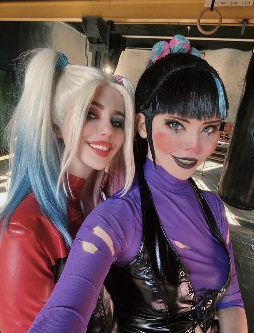 Harley vs Punchline! ?
Who is going to choke the other one with her thighs first? Place your bets!

#HarleyQuinn
