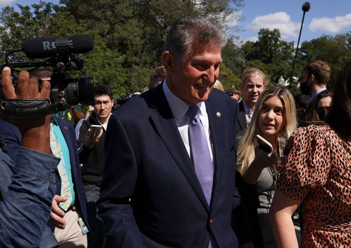 Senator Joe Manchin Wants Fewer Households Getting Child Tax Credit Payments 

 have to figure out how many households need to stop receiving monthly child tax credit payments in order to make Sen. happy. 
The... | rocketnews.com/2021/10/senato…