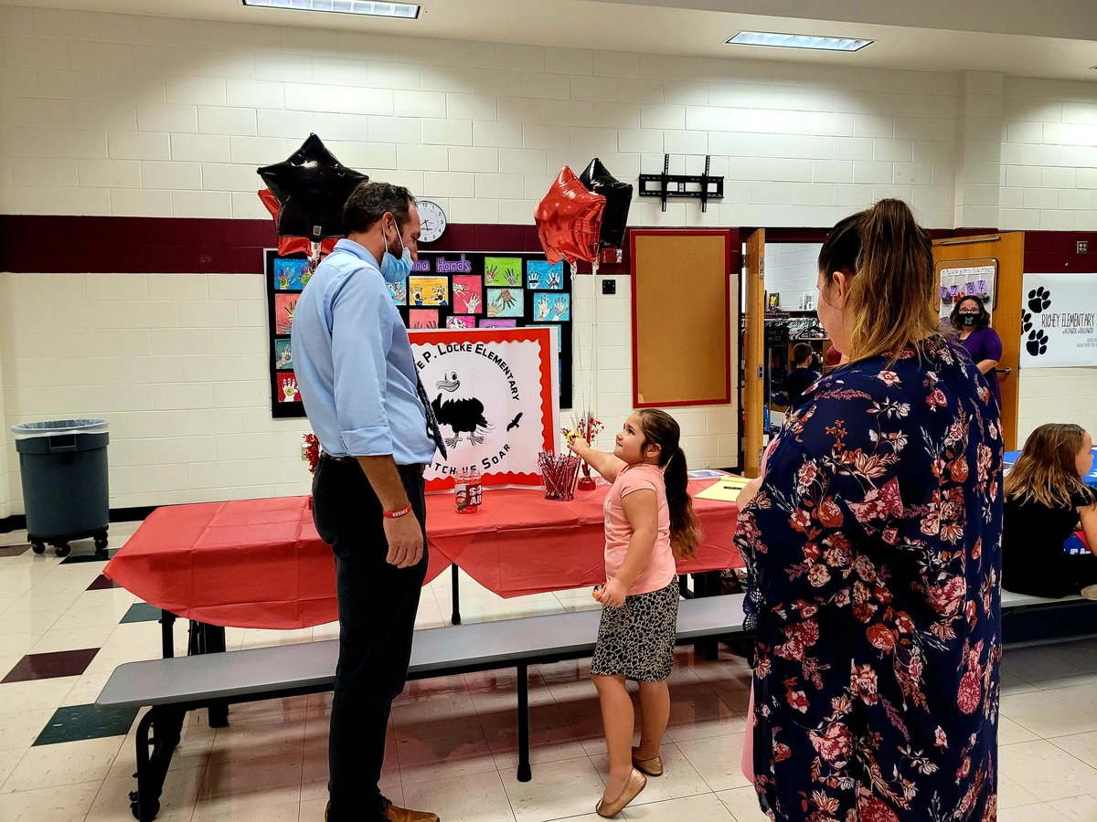 Fun STEAM night at JMMES!  Awesome collaboration CRES, JMMES, MPLES, &amp; RES!!!  #PascoProud @leadlearnpasco