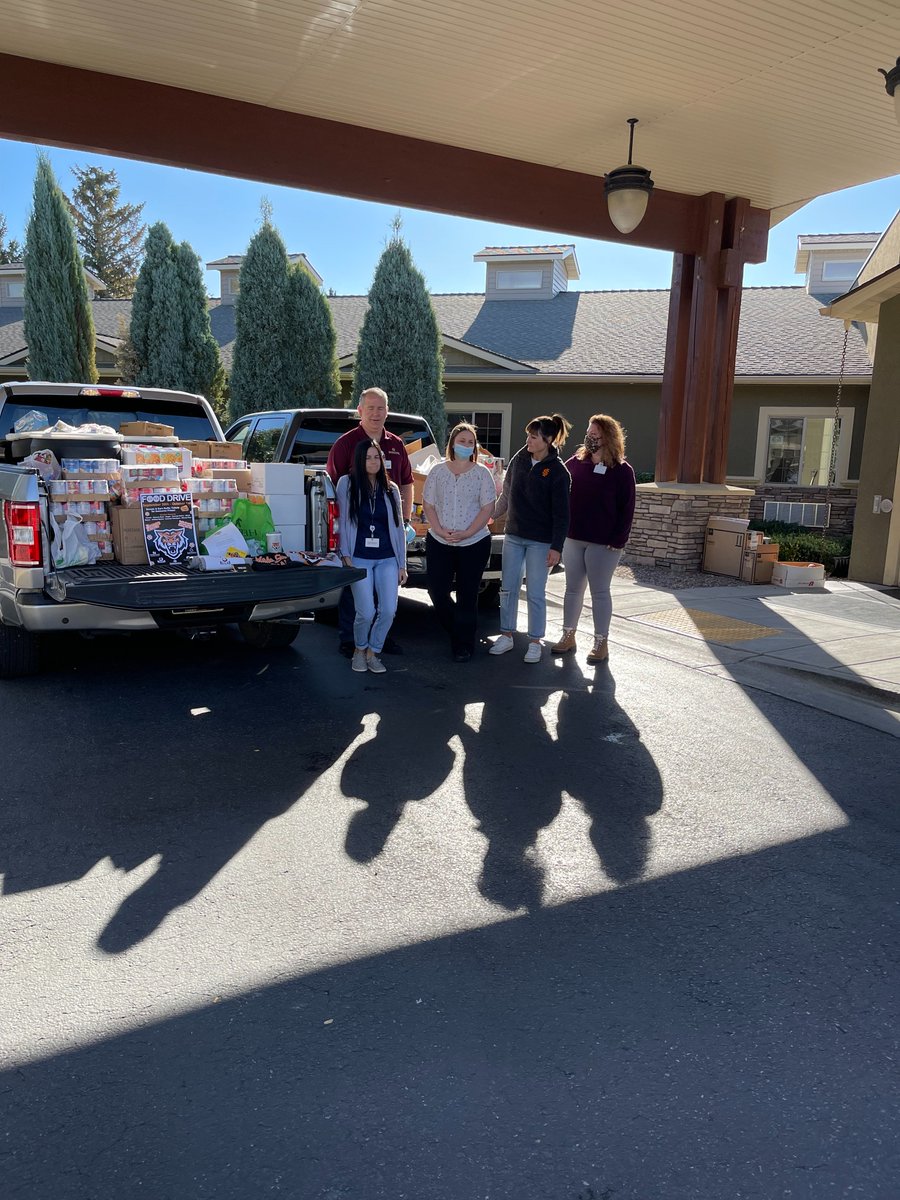 BennysPantry's tweet photo. A group of awesome healthcare workers ban together to collect donations for the Benny's Pantry at ISU! With efforts from many we were able to gather more than two trucks full worth of food to help aid the hunger of ISU Students in need.
#ISU #Community #FoodDrive https://t.co/kf5ORy1pmA