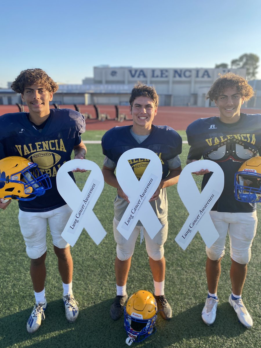 chrisdraft's tweet photo. Thank you @VHS_Football for helping #thewhiteribbonproject celebrate the anniversary of the 1st #lungcancerawareness label on the 1st ribbon #AnniversaryWeek @heidi_onda @RamsCommunity @TheWRP4LC @AmericanCancer #crucialcatch #buildingcommunity #changingthefaceoflungcancer #lcsm https://t.co/mcyEZ6239i