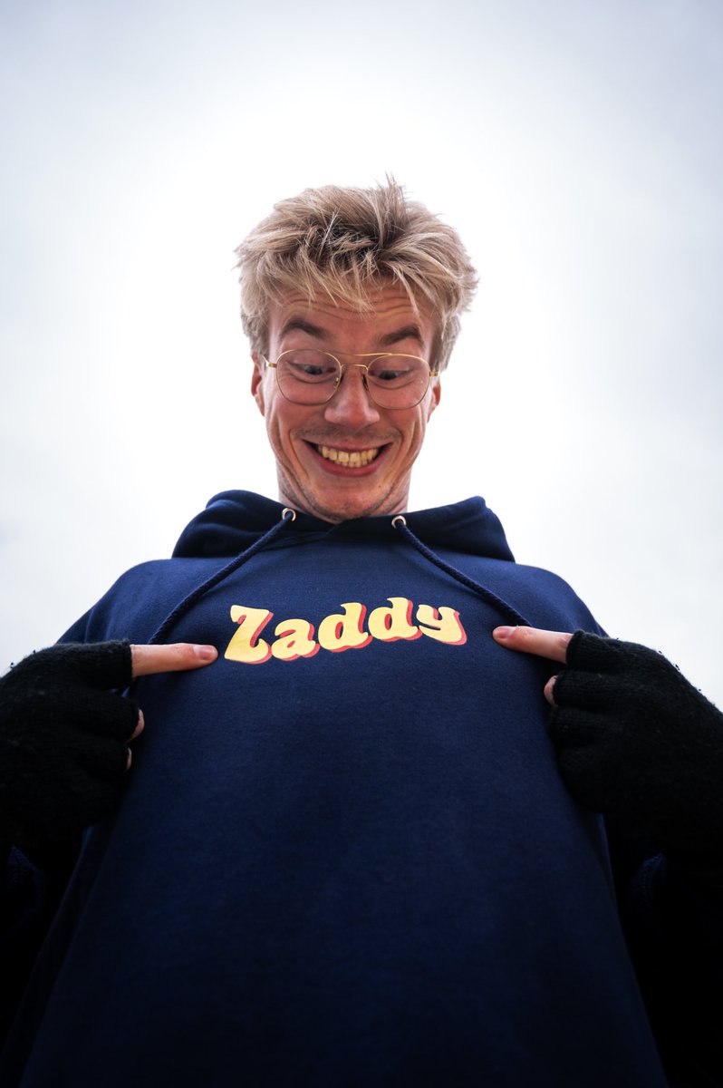 You all know where this hoodie comes from 😝🤣🤣 "Life is serious enough already" #zaddy #averagerob 

(SWIPE LEFT FOR MY WEIRDEST FACE) 🙈😂 

📸: @devroephotography