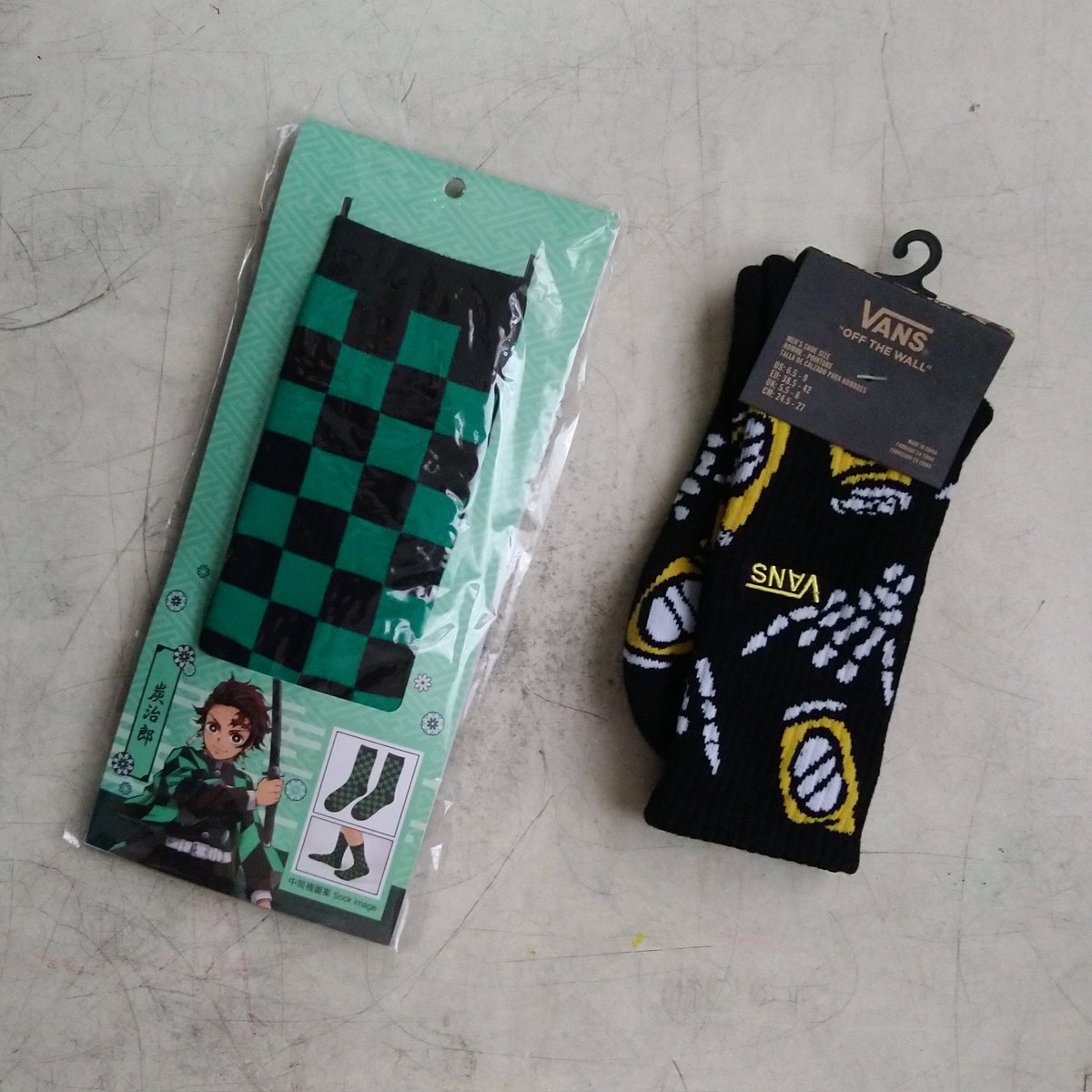 Just bought 2 pair of socks.
<a href="/kimetsu_off/">鬼滅の刃公式</a> 
<a href="/DemonSlayerUSA/">Demon Slayer: Kimetsu no Yaiba (English)</a> 
@VANS_66