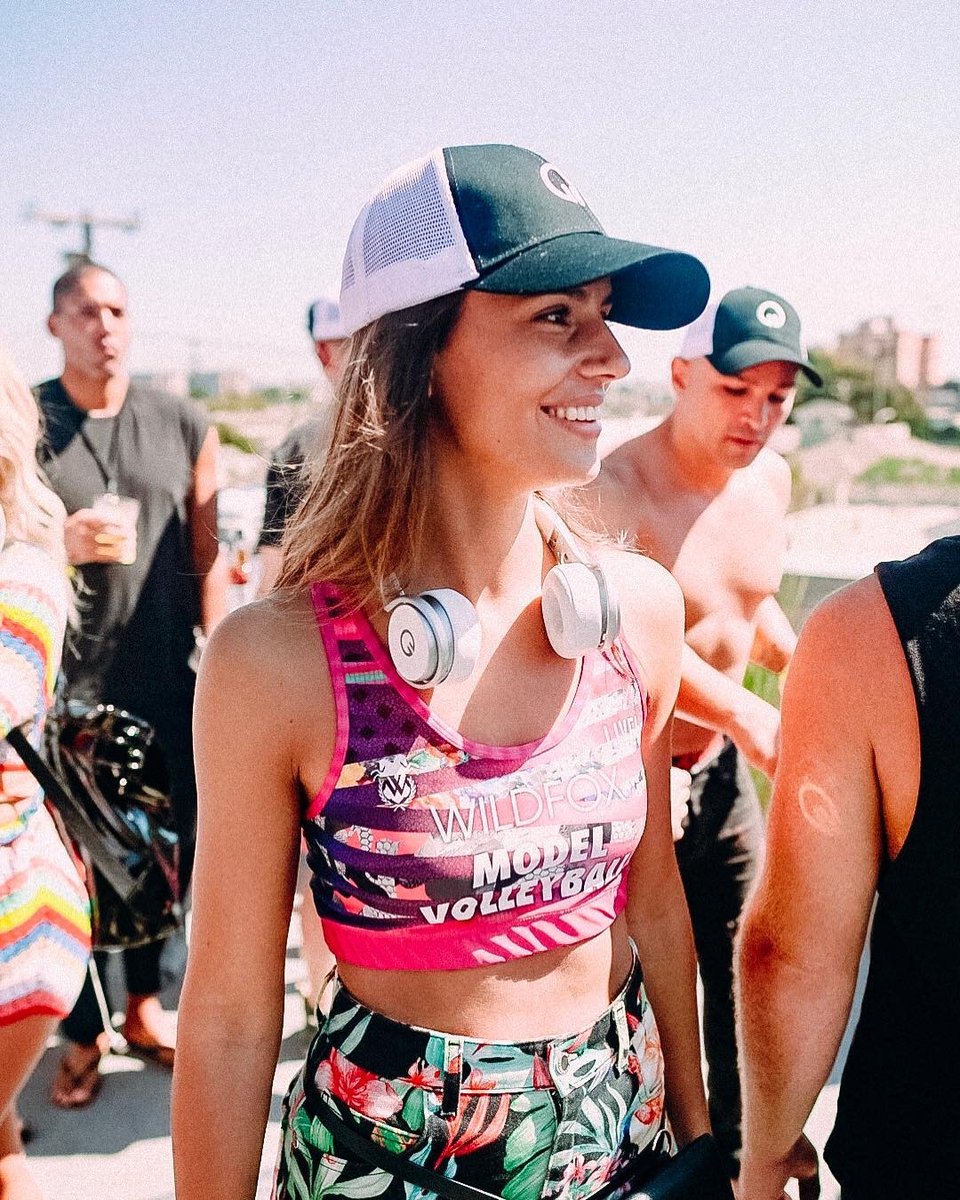 Use your smile to change the world today. 😀#NationalDoSomethingNiceDay #nice #benice #bekind @modelvolleyball