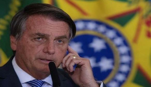 almayadeen_es's tweet photo. Defensores de derechos humanos denuncian a Bolsonaro por usar niño en política armamentista https://t.co/Y8qCxalKTl #Bolsonaron #Brasil #Justicia #armas #Niños #DDHH https://t.co/VBTyr3zq4r