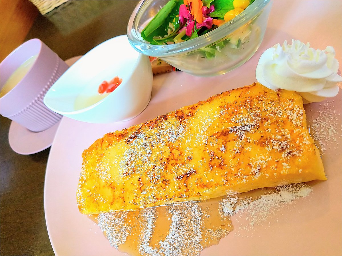 machimonogatari's tweet photo. #今日の通り道モーニング は
雑貨カフェ #Lolly4 #ロリーフォー
さんにて

たまごサンドと迷いましたが
フレンチトーストをチョイス

とろとろうんまー😋

自家製ヨーグルトも😆⤴️💓

改装されたばかりのテイクアウト窓口も良いですねー
カップライスも気になるなー

キッズスペースも完備🐰
#春日井市 https://t.co/aXZx4So4JD