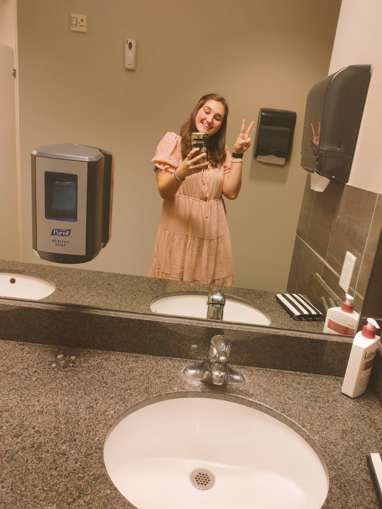 maddy_cola's tweet photo. I'd say my first day went pretty swell☺️ https://t.co/u9elEllD2j