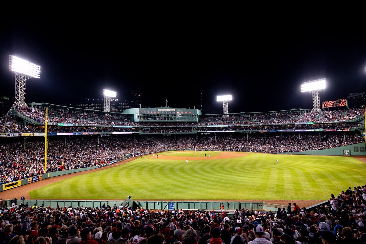 RedSox's tweet photo. October baseball at Fenway > https://t.co/rbkmdowcUw