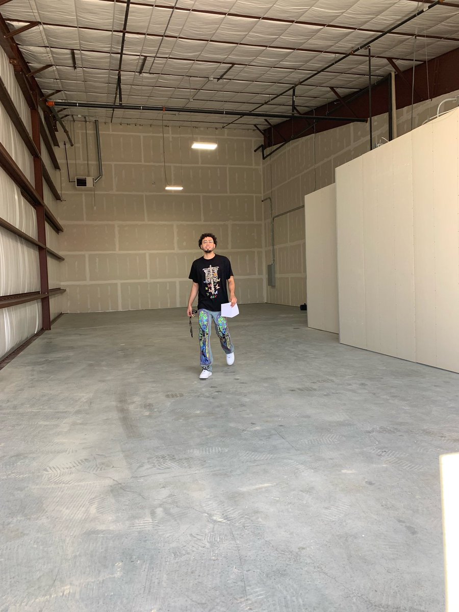 marcosalvarado_'s tweet image. After working my business out of my home for 6 years , I was finally able to get a warehouse work/office space.