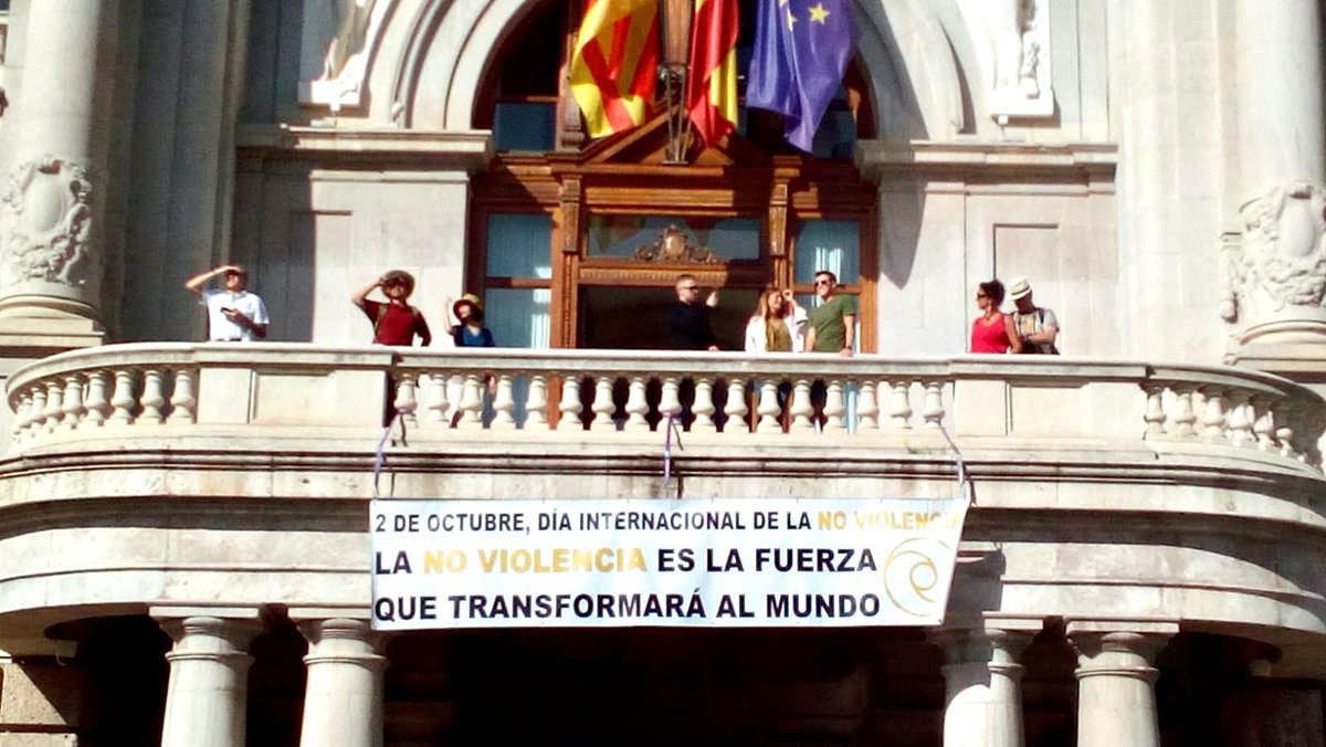 Spain: Celebration of the Day of Nonviolence in Valencia pressenza.com/2021/10/spain-… #InternationalDayOfNonviolence #Silo #SilosMessage Redacción España