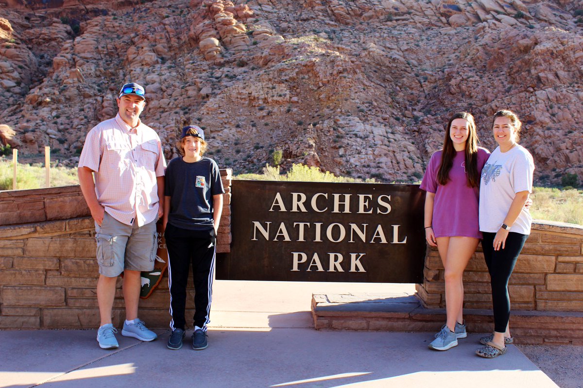 linzrobertson's tweet photo. •9-27-21•
#3rdStop was beautiful Moab, Utah for @ArchesNPS which was a full day of fun and breathtaking views... #ArchesNationalPark #RobertsonRoadAdventure https://t.co/MWm1t66FcD