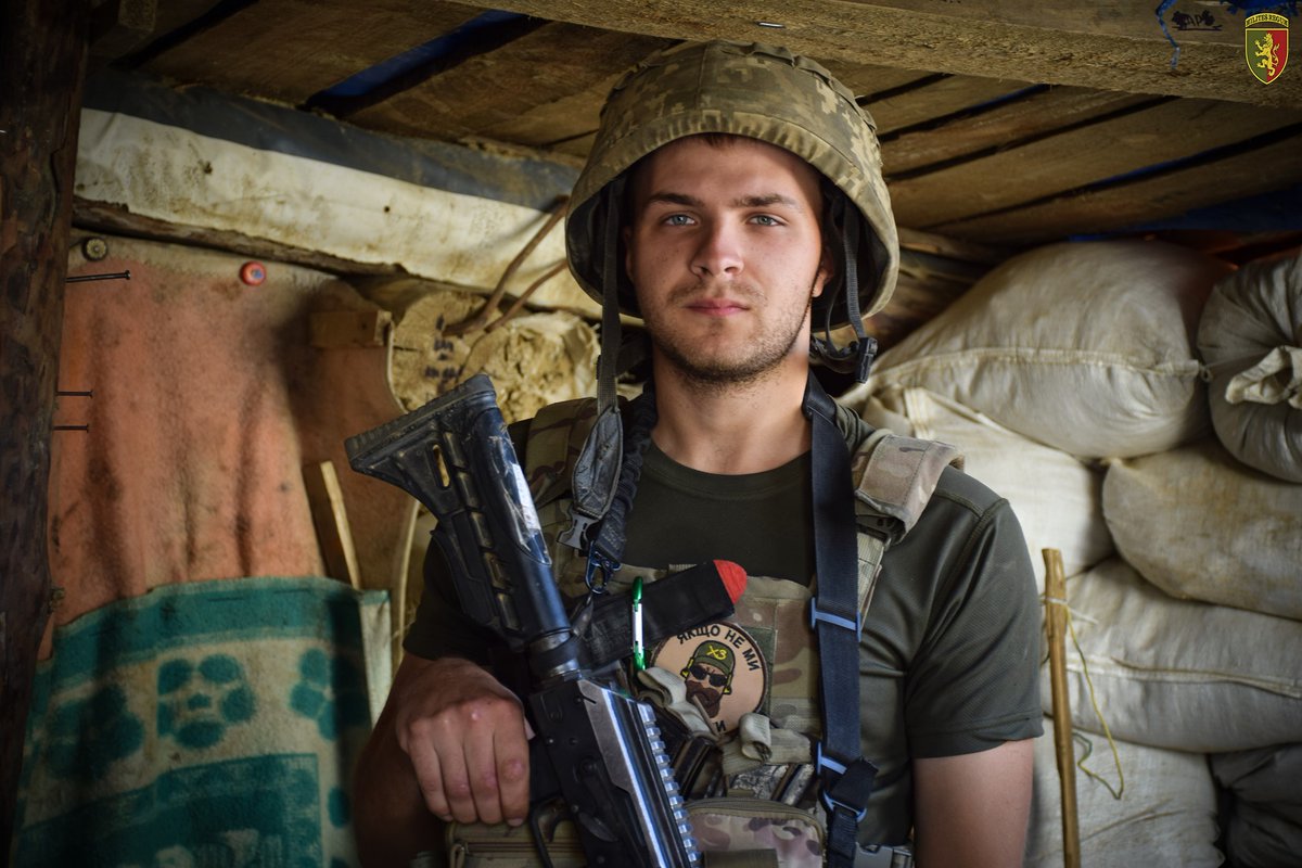 DefenceU's tweet photo. #ранок_воїна #24ОМБР 🇺🇦
Обличчя наших захисників https://t.co/baWpOEJrBh