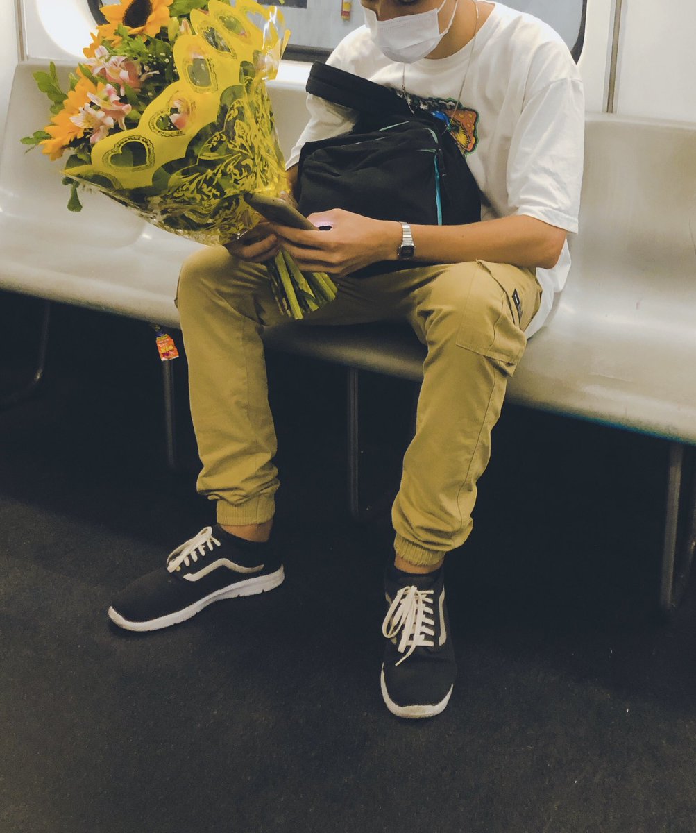 ABanca021's tweet photo. Último trem de domingo.
O amor ainda rEXISTE.
💐 https://t.co/jcdYXbXjWz