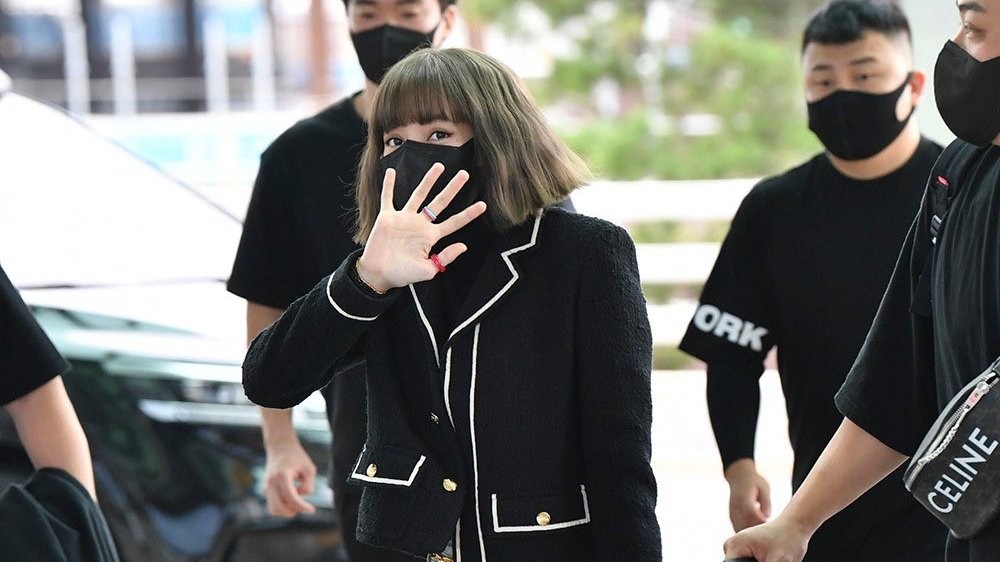 jenternal's tweet photo. blackpinkʼs airport outfits 🖤 https://t.co/BbZnRfP6JY