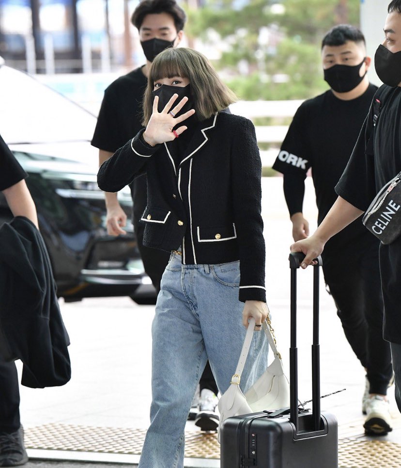 BlackChurras's tweet photo. Denme una presión que se me bajó la cocaaaaa.
Se ve divina mi pequeña 🥴

LALISA EN FRANCE https://t.co/PPz0sGDqcd