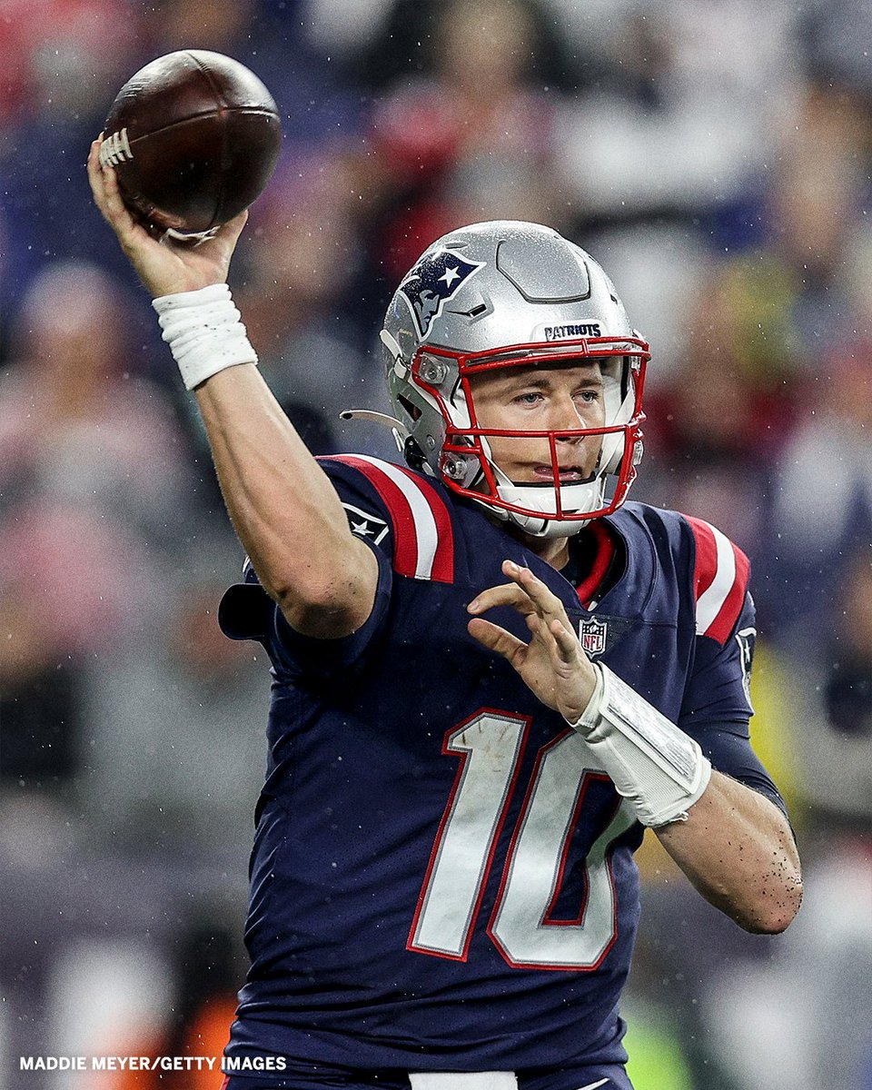 espn's tweet image. Mac Jones appreciation post 🔟 

The rookie QB held his own against the GOAT: 

🔺 31/40 Comp/Att
🔺 275 Pass Yards
🔺 2 TD