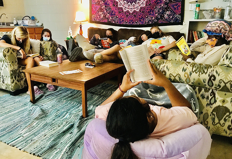 CCSrightnow's tweet image. 📚Every week night, at 10:15, the entire campus goes quiet for Reading Time. #SetYourCourse #ReadingTime #since1921