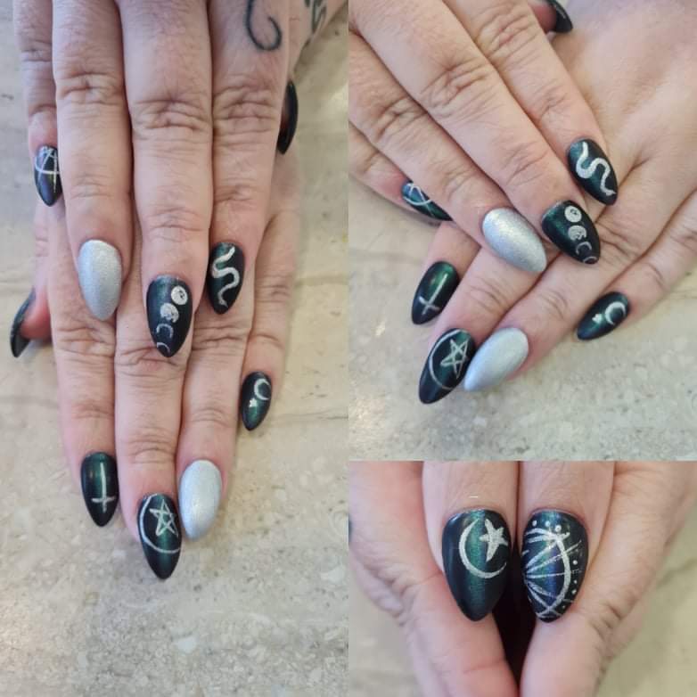 SumaronC's tweet image. What do we think of my new nail

Decided to shape them differently this time

I needed a more claw like look

😍

My nail artist definitely delivered perfectly