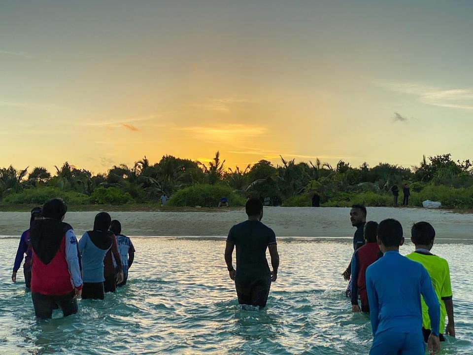 YESFunadhoo's tweet photo. Did you know that, Swimming burns about 30% more calories than running per hour? It’s one of the best exercises out there.  #crystalswimmers #yesfunadhoo #YesForYouth #funadhoopolice
@MoYSCEmv @eduGS_59 @PoliceMv https://t.co/56poQITHYt