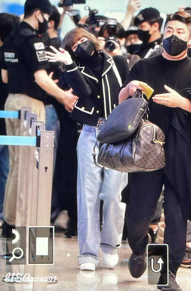 nalalis22's tweet photo. Nih bocah lucu banget sihh

LALISA EN FRANCE
#BienvenueLisa 
#BienvenueLisa https://t.co/ytJcRV8u43