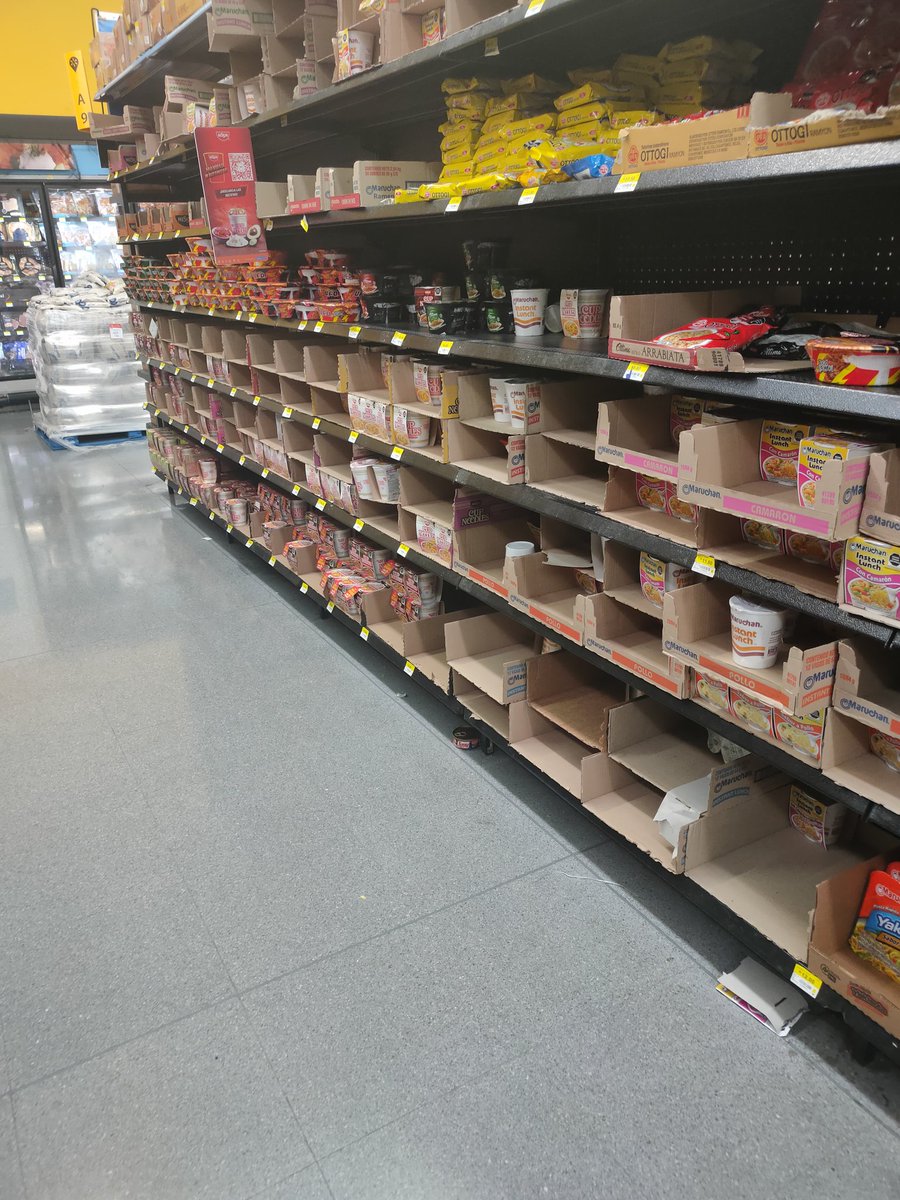 Que clase de estúpidos hace compras de pánico por sopas Maruchan a ya el mexa que cree que cada vaso lo va a vender en 300 pesos #maruchan #panico #mexico #sopasinstantaneas
