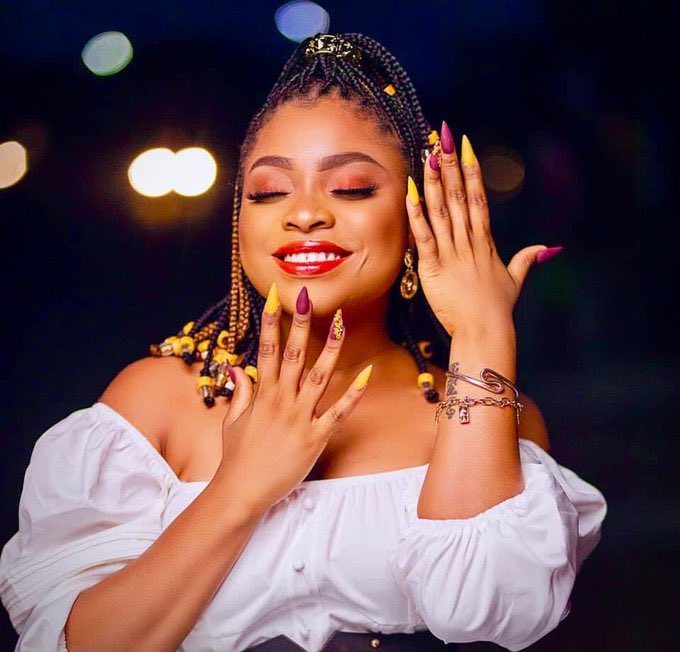 ThinkNewsOnline's tweet photo. Happy Birthday to one of GH finest vocal Diva's @Adina_Thembi 👌👏🎂 🍷.... Keep soaring higher  🙌❤ #shoulders #VibeWithThink killing it now at the grand finale of the #GMB2021 👏👏🔥 🔥 https://t.co/YxFsVokdUY